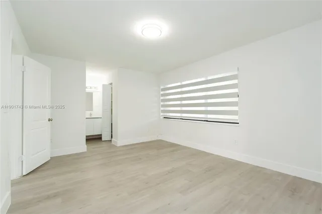 a view of empty room with window