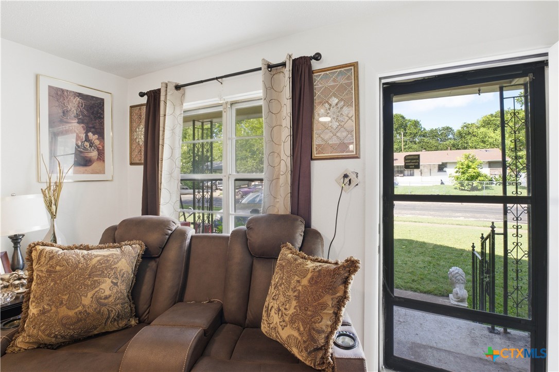 503 Cardinal Avenue Killeen, TX 76541 - Photo 3 of 26 a living room with furniture and a window