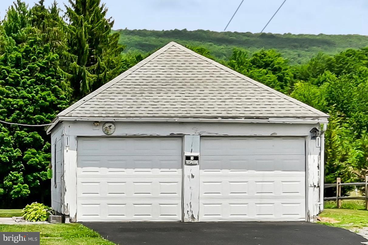 947 Deep Creek Road Ashland, PA 17921 - Photo 35 of 43 Garage