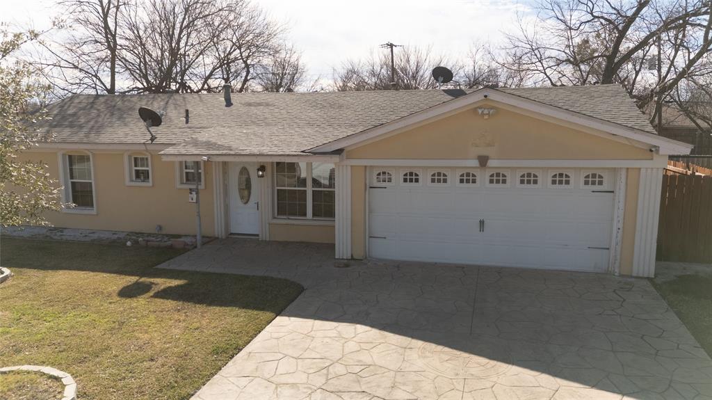 913 Russell Road Everman, TX 76140 - Photo 2 of 28