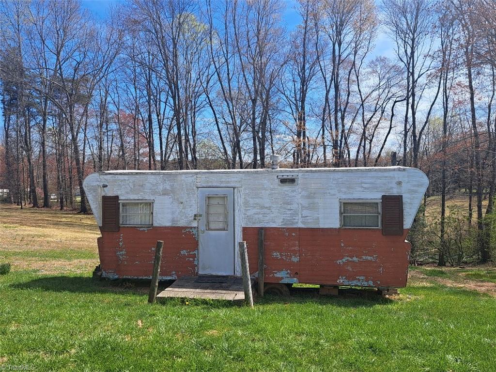 1787 Siloam Road Mount Airy, NC 27030 - Photo 6 of 12 Gallery Image 6