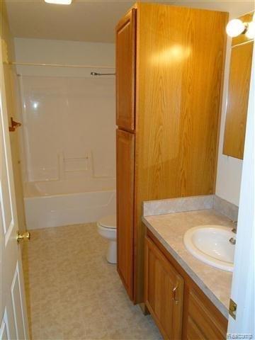 10383 East Mt Morris Road Davison, MI 48423 - Photo 11 of 16 10 Full Bath 2.JPG