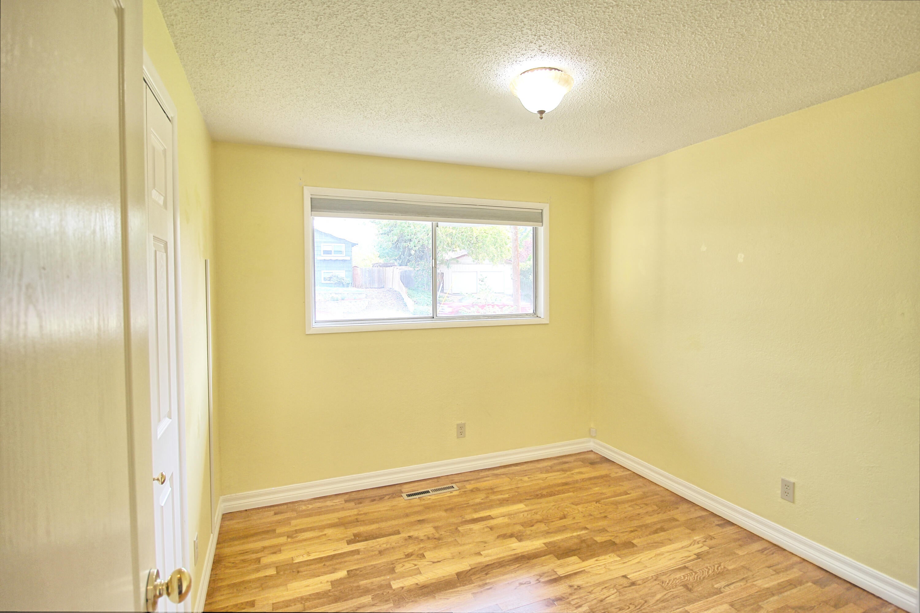 1912 Crestbrook Road Medford, OR 97504 - Photo 9 of 36 CrestbrookBedroom3a