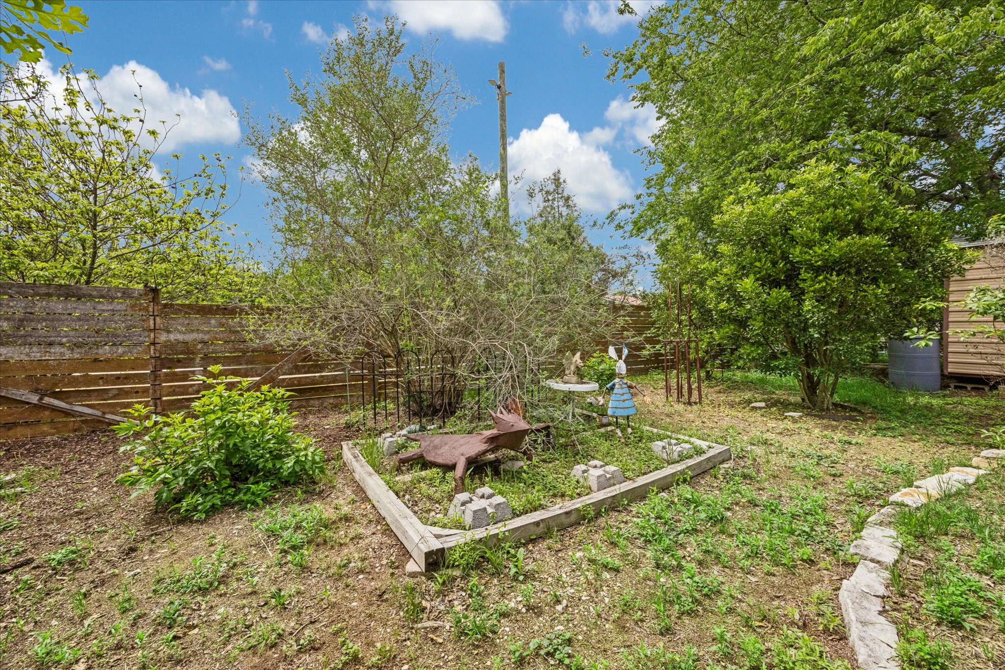 1800 Deloney Street Austin, TX 78721 - Photo 23 of 25 a view of a backyard with sitting area