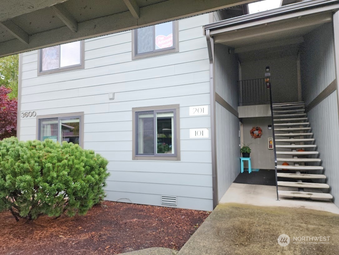 3600 Narrows View Lane Northeast, Unit 201 Bremerton, WA 98310 - Photo 3 of 20
