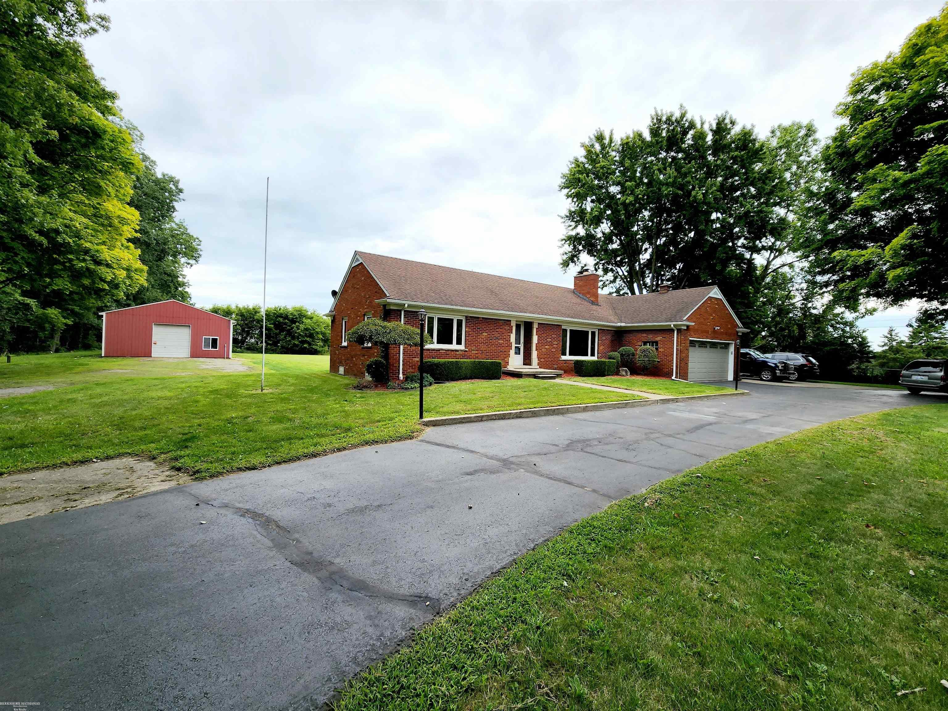 67920 Romeo Plank Road Ray, MI 48096 - Photo 4 of 65 Circle driveway