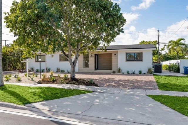 $1,650,000 | 20500 Highland Lakes Boulevard, Miami, FL 33179