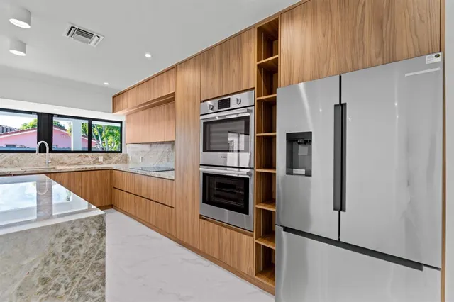 $1,650,000 | 20500 Highland Lakes Boulevard, Miami, FL 33179