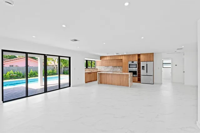 $1,650,000 | 20500 Highland Lakes Boulevard, Miami, FL 33179