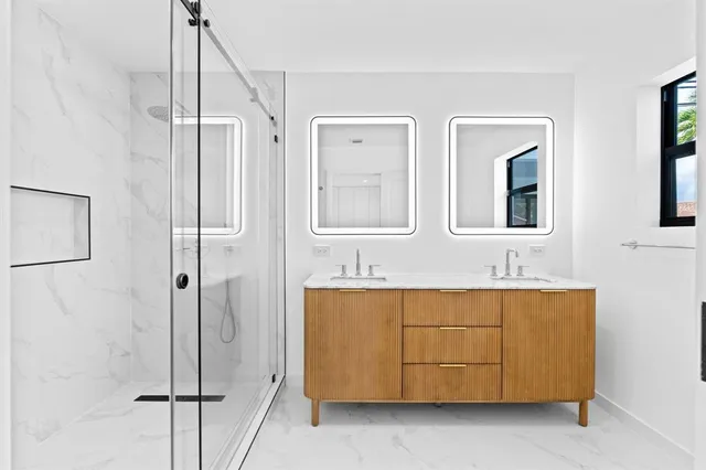 $1,540,000 | 20500 Highland Lakes Boulevard, Miami, FL 33179