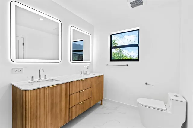 $1,540,000 | 20500 Highland Lakes Boulevard, Miami, FL 33179