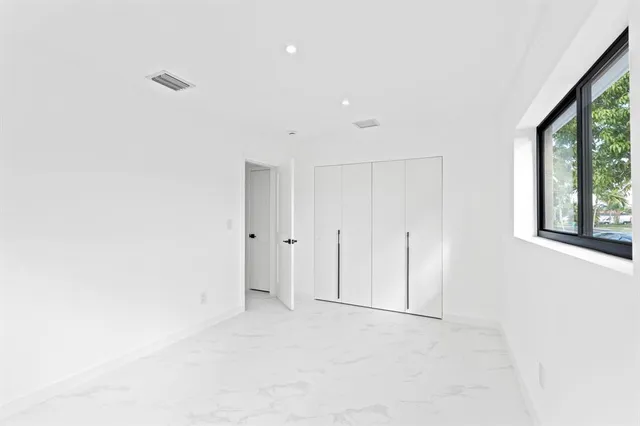 $1,540,000 | 20500 Highland Lakes Boulevard, Miami, FL 33179