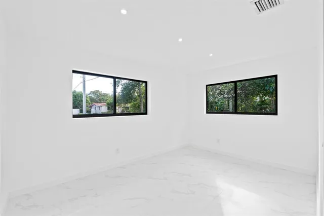 $1,540,000 | 20500 Highland Lakes Boulevard, Miami, FL 33179
