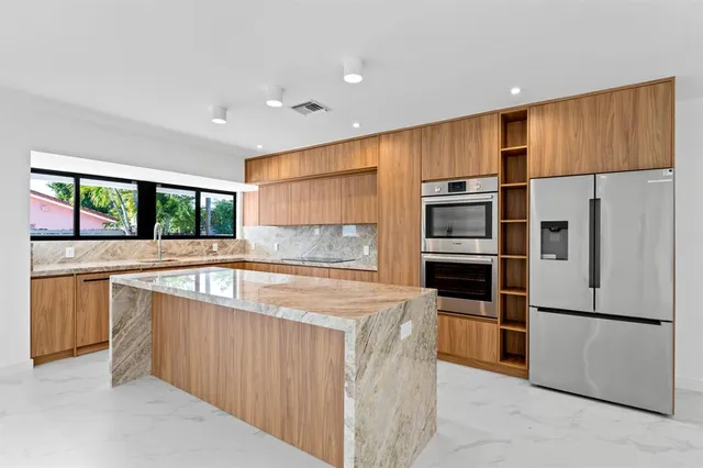 $1,540,000 | 20500 Highland Lakes Boulevard, Miami, FL 33179