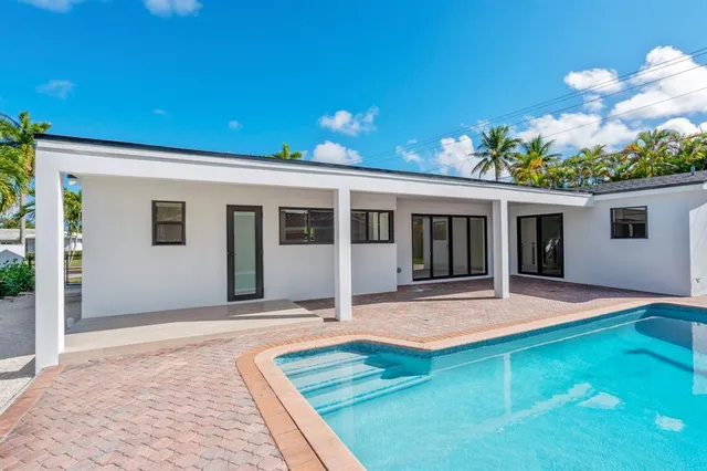 $1,650,000 | 20500 Highland Lakes Boulevard, Miami, FL 33179