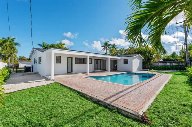 $1,540,000 | 20500 Highland Lakes Boulevard, Miami, FL 33179