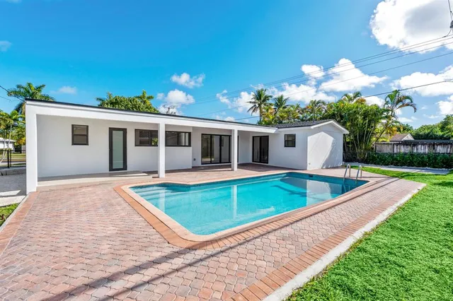 $1,540,000 | 20500 Highland Lakes Boulevard, Miami, FL 33179