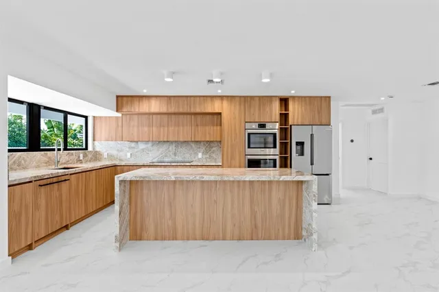 $1,540,000 | 20500 Highland Lakes Boulevard, Miami, FL 33179