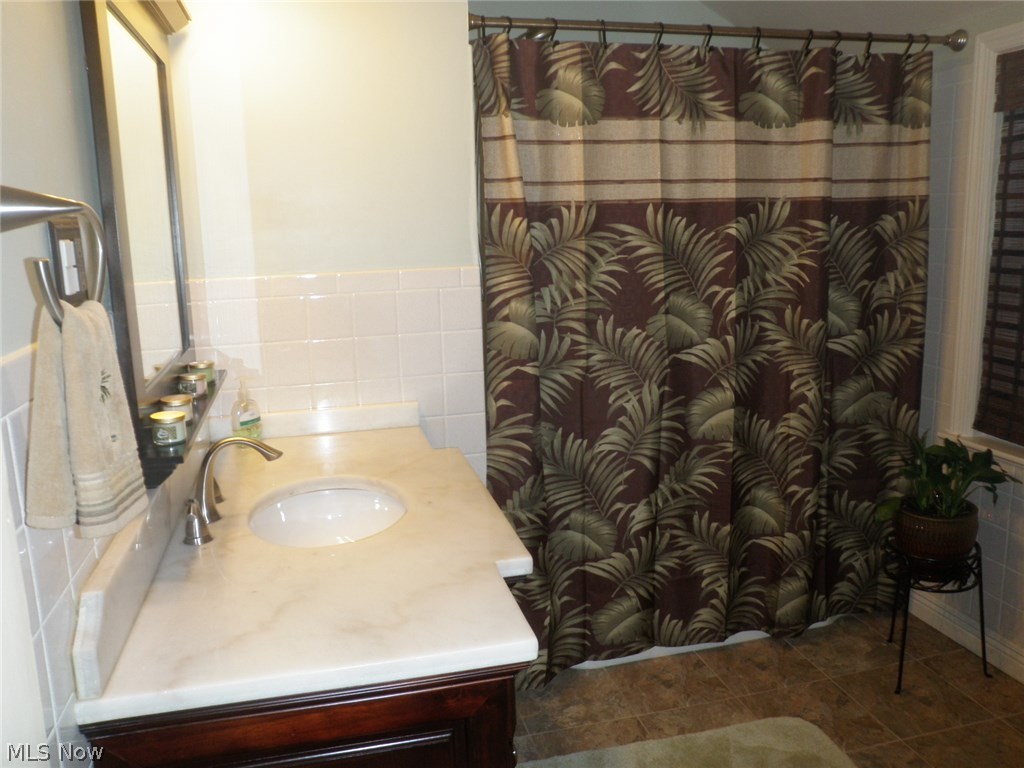 1420 Clearview Road Cleveland, OH 44124 - Photo 10 of 14
