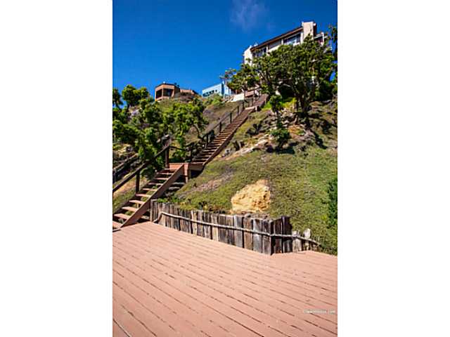 1062 Neptune Avenue Encinitas, CA 92024 - Photo 8 of 23