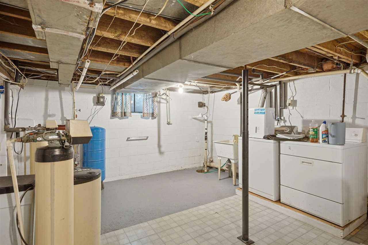 1158 West Reid Road Flint, MI 48507 - Photo 21 of 33