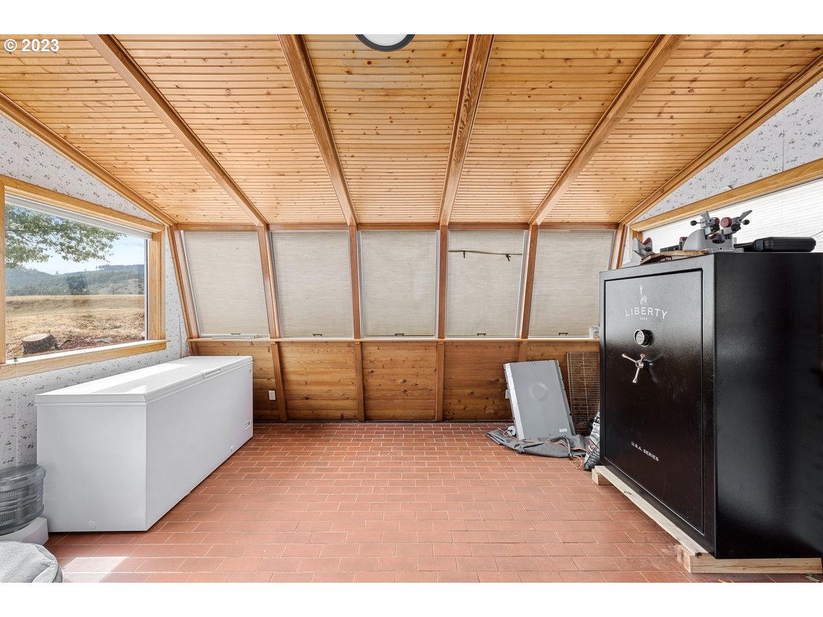 37917 Ridgetop Drive Lebanon, OR 97355 - Photo 17 of 41 Gallery Image 17