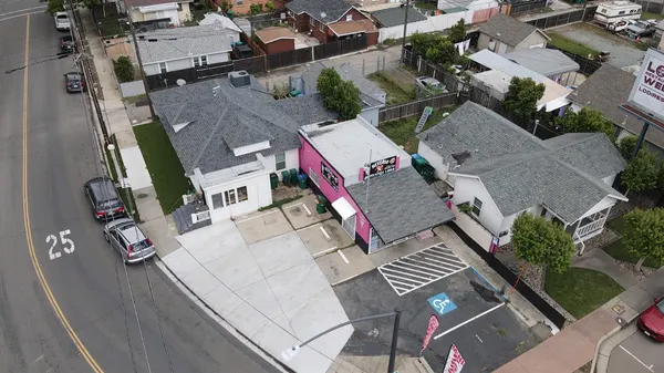 $915,000 | 210 South Central Avenue, Lodi, CA 95240