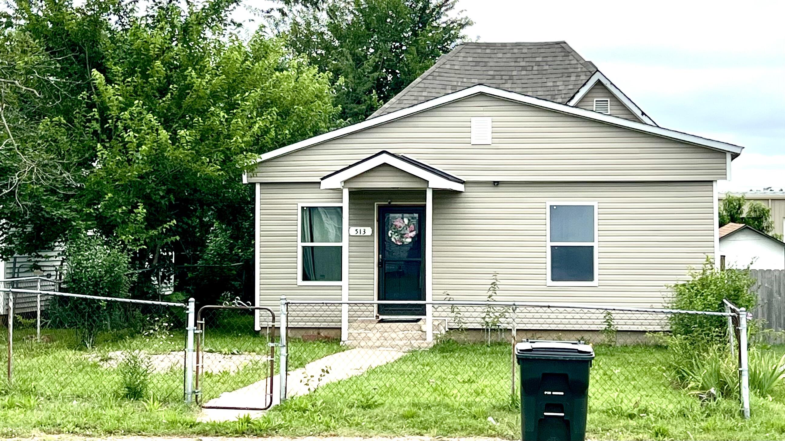513 16th Street Monett, MO 65708 - Photo 2 of 15 IMG_8899