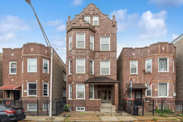 $1,300 | 3213 South Lituanica Avenue, Unit 4F, Chicago, IL 60608