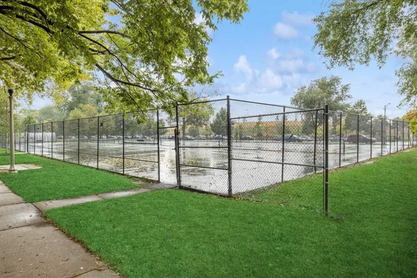 $1,300 | 3213 South Lituanica Avenue, Unit 4F, Chicago, IL 60608