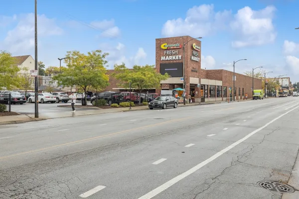 $1,300 | 3213 South Lituanica Avenue, Unit 4F, Chicago, IL 60608