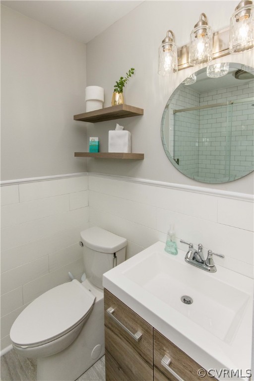 5512 Gatebridge Road North Chesterfield, VA 23234 - Photo 14 of 23 a bathroom with a sink a toilet and a mirror