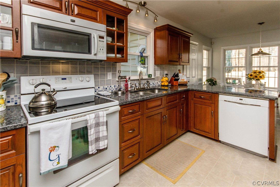 5512 Gatebridge Road North Chesterfield, VA 23234 - Photo 5 of 23 a kitchen with stainless steel appliances granite countertop a sink stove and microwave
