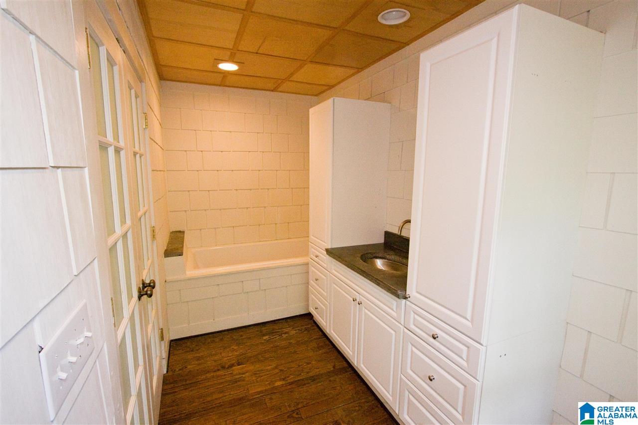 1713 Saulter Road Birmingham, AL 35209 - Photo 11 of 29