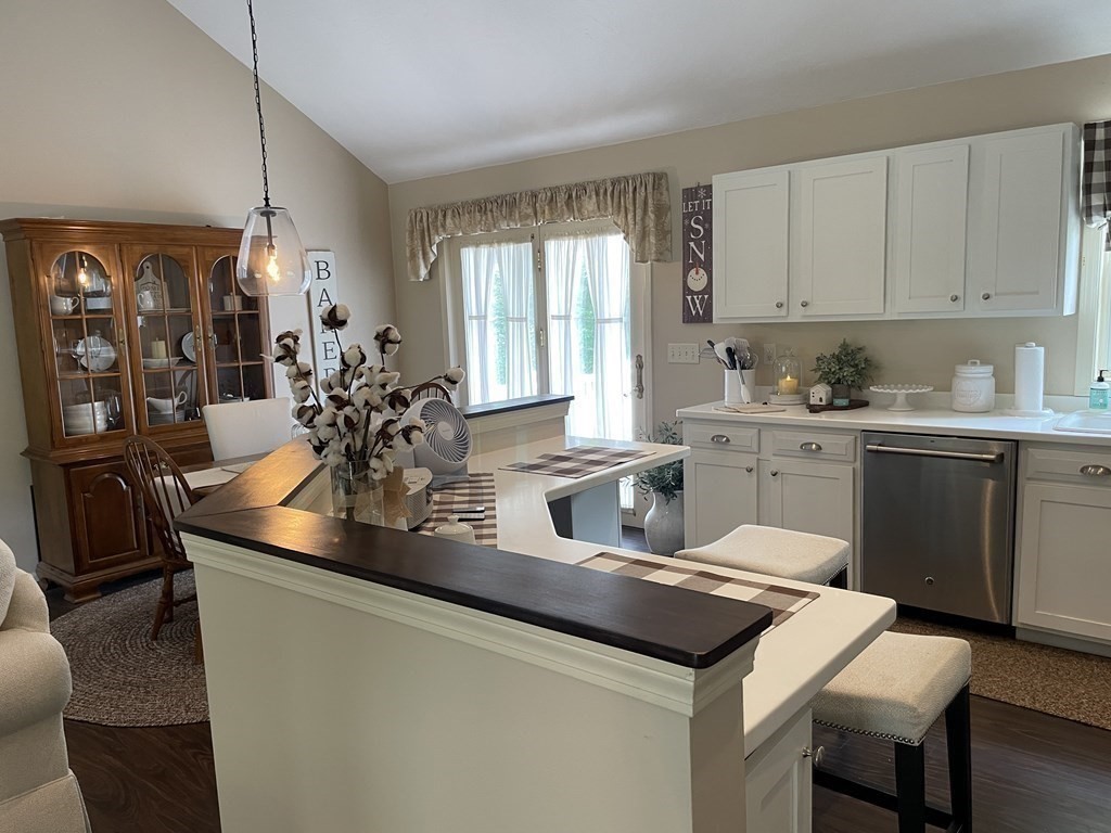 30 Wasilla Drive Worcester, MA 01604 - Photo 3 of 36