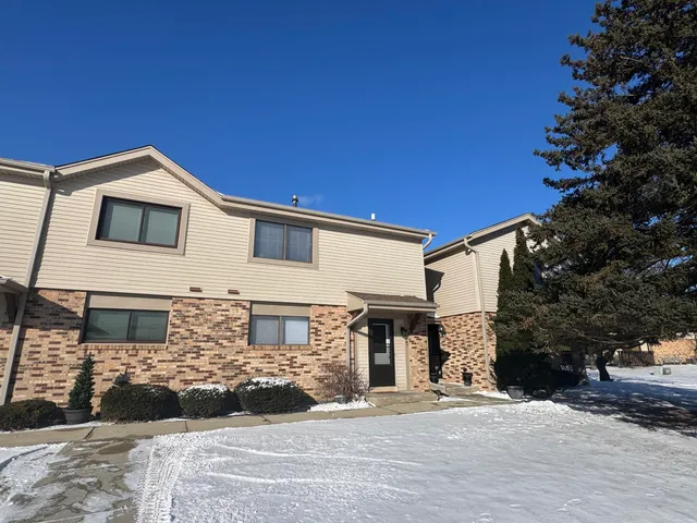 $214,900 | 5742 Cambridge Circle, Unit 5, Mount Pleasant, WI 53406