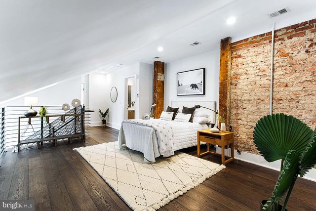 $1,010,000 | 515 North Washington Street, Unit 402, Alexandria, VA 22314