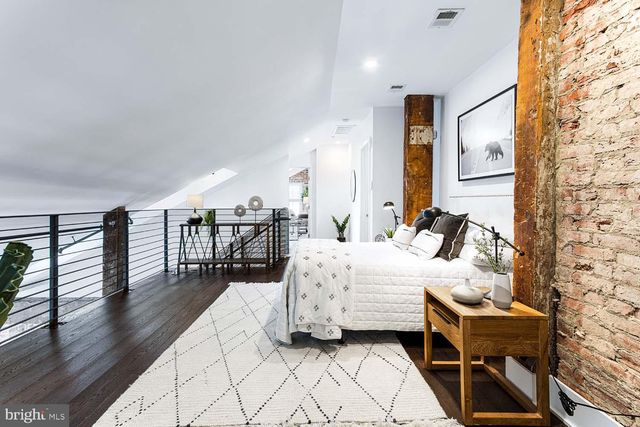 $1,010,000 | 515 North Washington Street, Unit 402, Alexandria, VA 22314