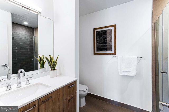 $1,010,000 | 515 North Washington Street, Unit 402, Alexandria, VA 22314