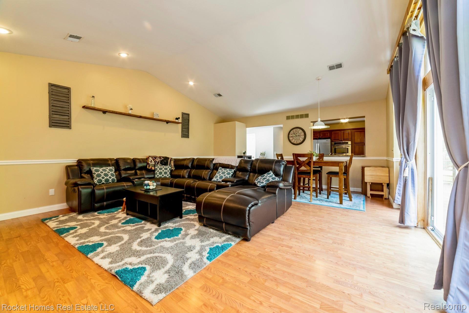 6920 Drake Road West Bloomfield, MI 48322 - Photo 5 of 26 004-photo-great-room-7088839.jpg