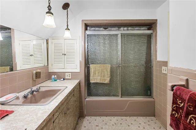 $390,000 | 85 Winthrop Avenue, Providence, RI 02908