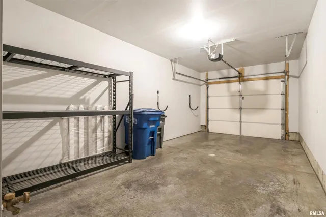 $204,900 | 1992 Golden Eagle Drive, Dubuque, IA 52001