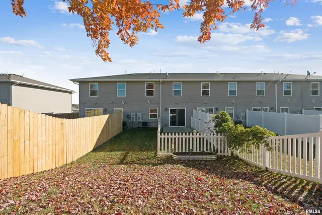 $204,900 | 1992 Golden Eagle Drive, Dubuque, IA 52001