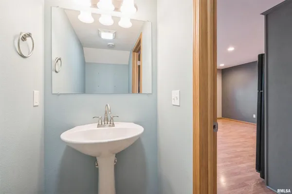 $204,900 | 1992 Golden Eagle Drive, Dubuque, IA 52001