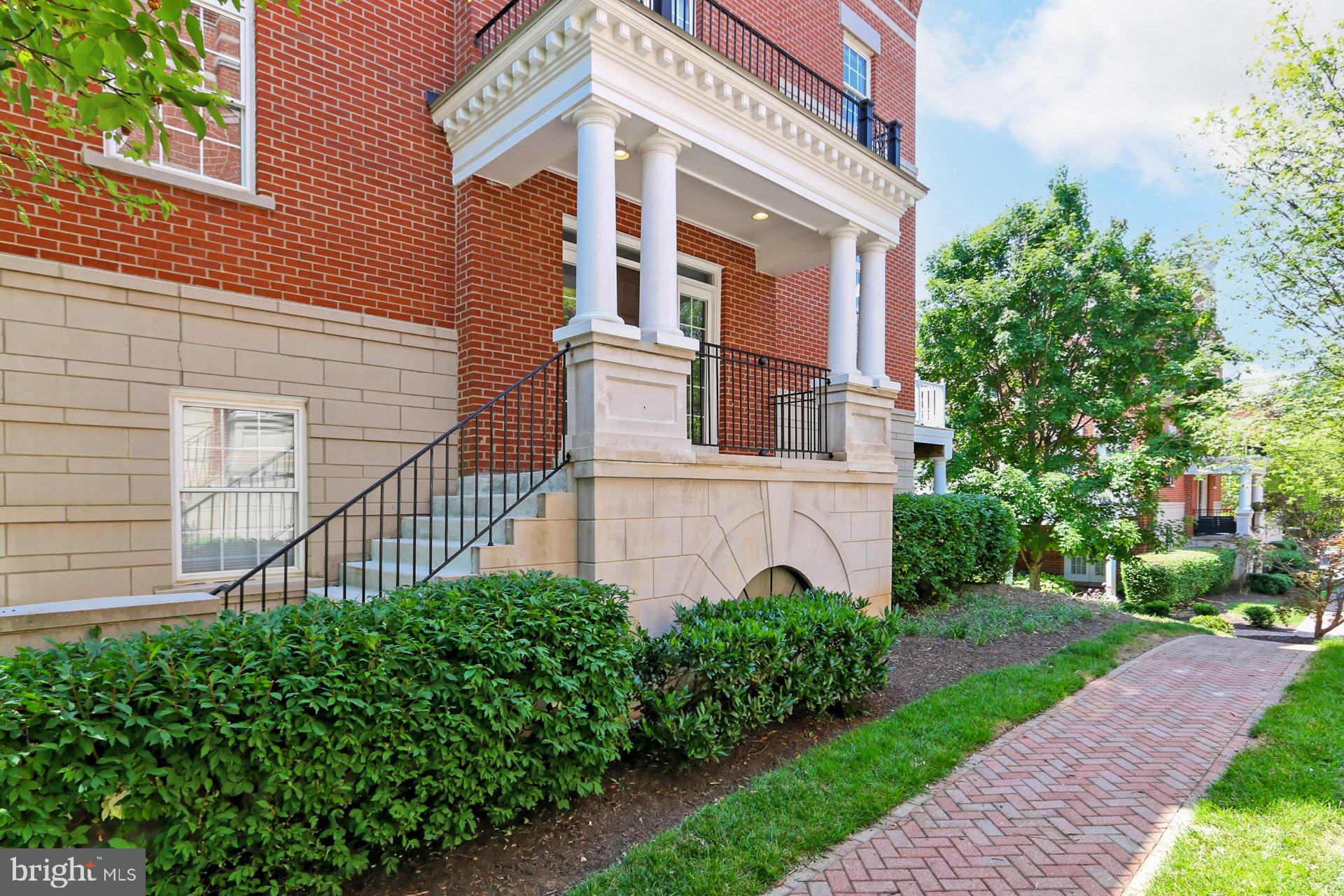 12131 Chancery Station Circle Reston, VA 20190 - Photo 4 of 66 All brick, beautiful design