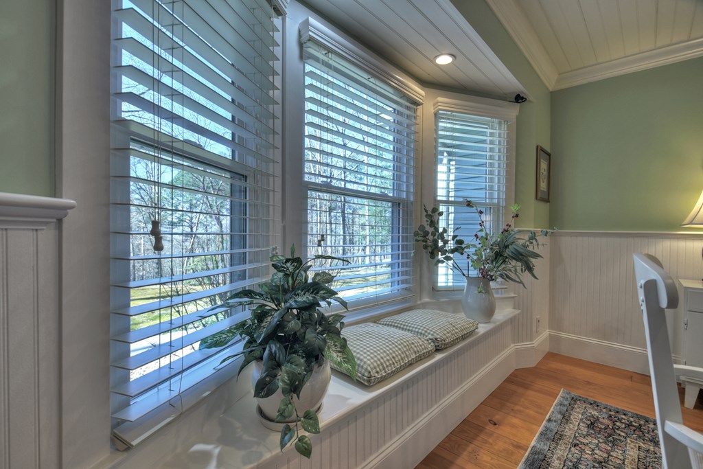 398 New Hope Road Ellijay, GA 30540 - Photo 16 of 70 Living room