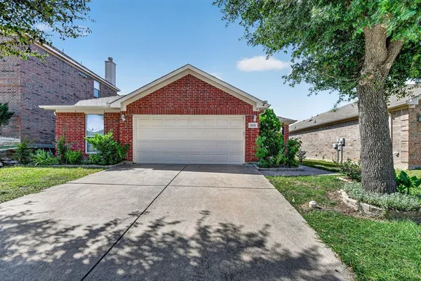 $425,000 | 803 East Alexander Lane, Euless, TX 76040
