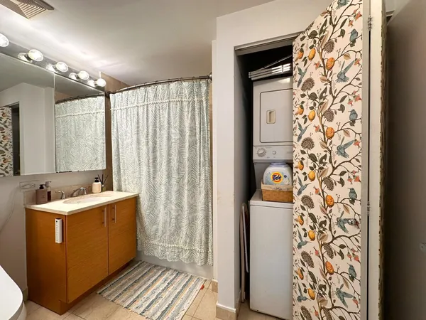$3,100 | 102 Christopher Columbus Drive, Unit 302, Jersey City, NJ 07302