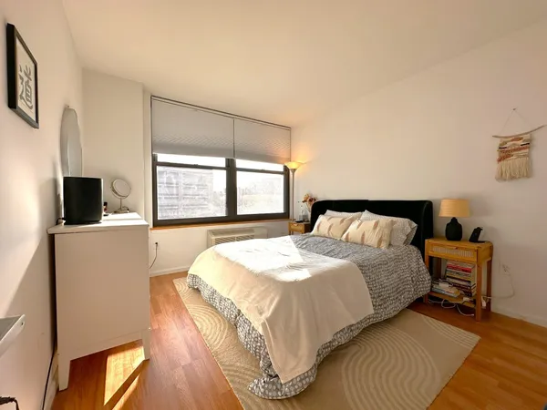 $3,100 | 102 Christopher Columbus Drive, Unit 302, Jersey City, NJ 07302