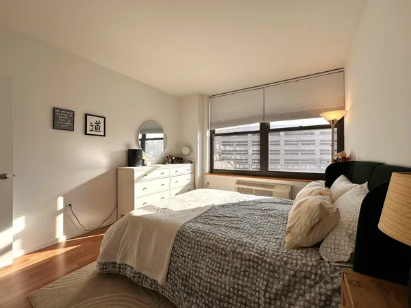 $3,100 | 102 Christopher Columbus Drive, Unit 302, Jersey City, NJ 07302